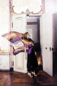 Portraitfotograf München Modeshooting für Michaela Keune Couture in einem Schloss Abendkleider