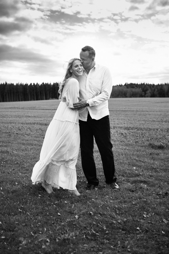Hochzeitsfotograf München Verlobungsshooting in Schwarz Weiss